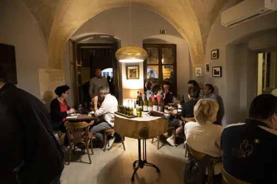 Na břehu Rhôny bistro Maltézské náměstí