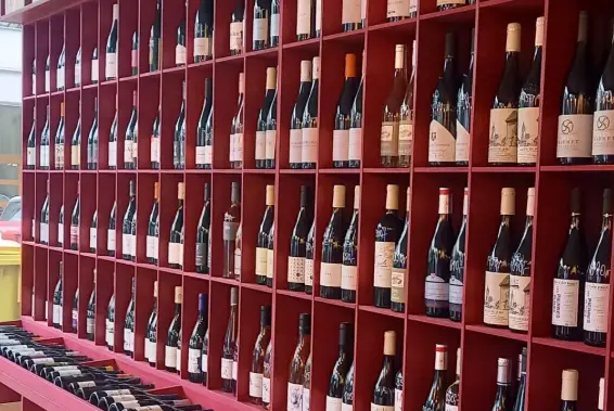Na břehu Rhôny magasin Komunardů